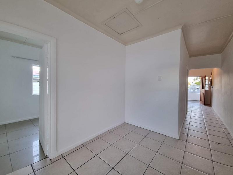 To Let 2 Bedroom Property for Rent in Athlone Western Cape